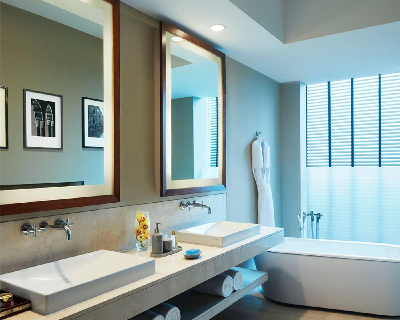 Luxury Suite King Bed Lounge Access & 2 way Airport Transfers